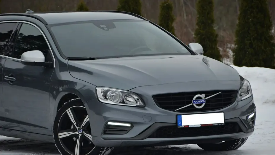 VOLVO V60 -