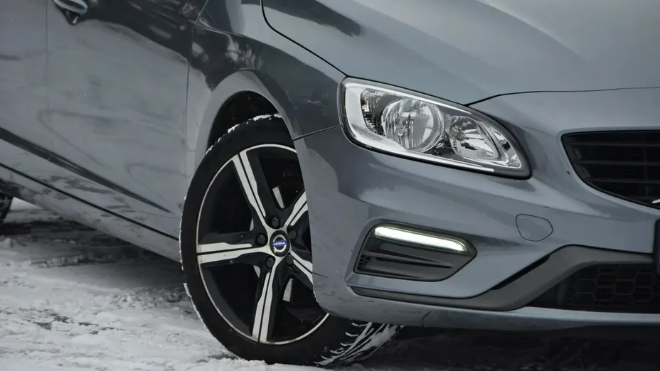 VOLVO V60 -