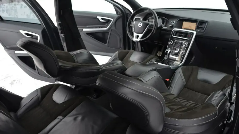 VOLVO V60 -