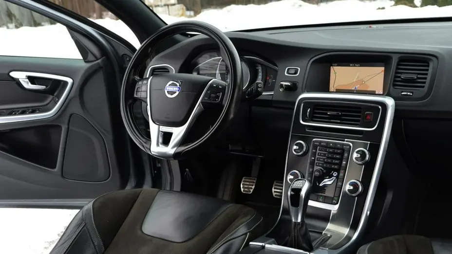 VOLVO V60 -