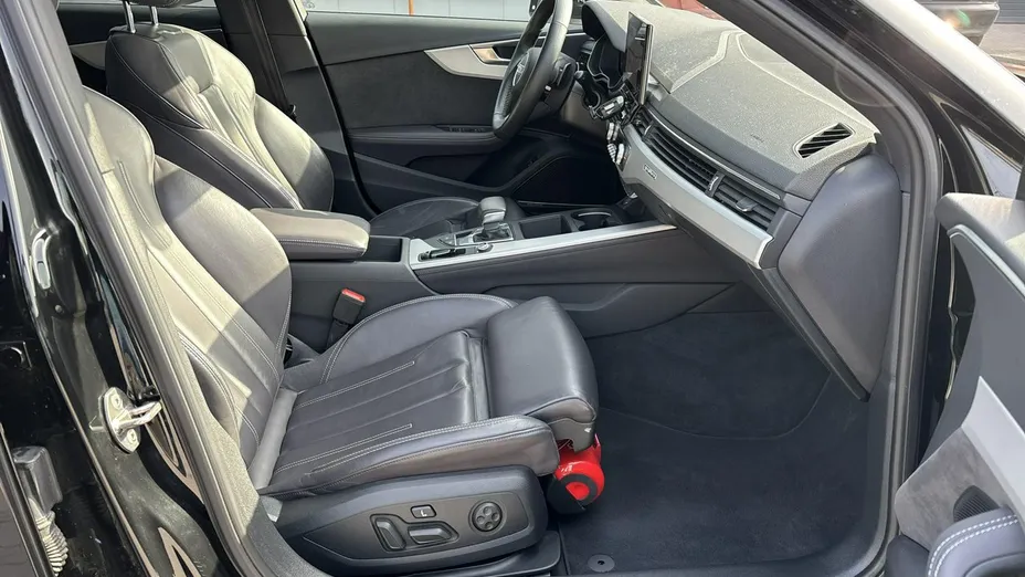 AUDI A4 -