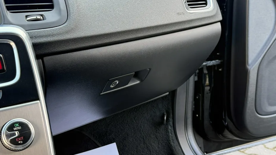 VOLVO V60 -