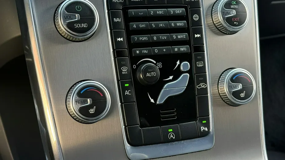 VOLVO V60 -