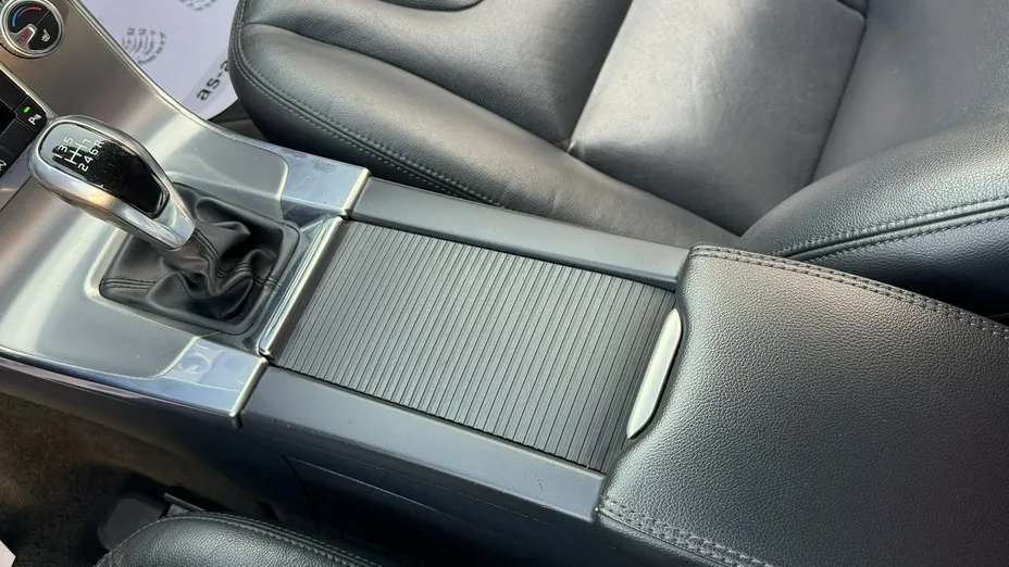 VOLVO V60 -