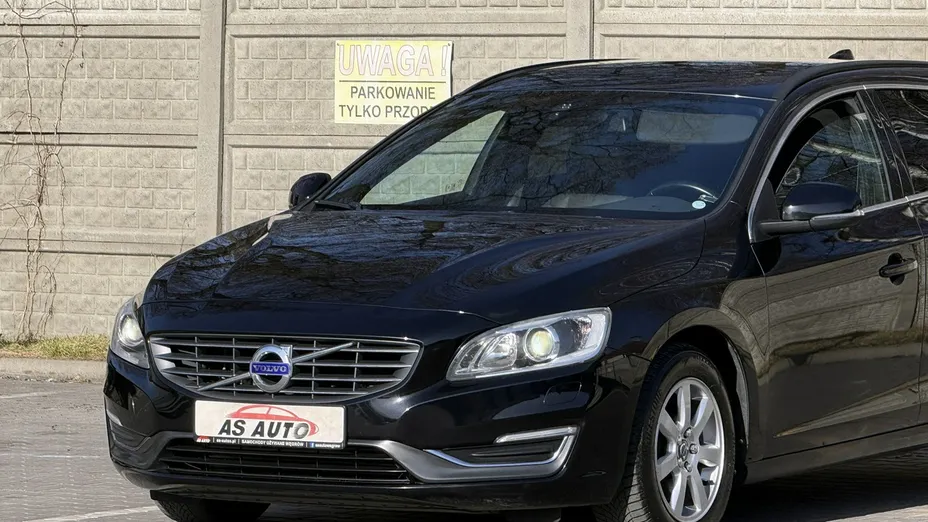 VOLVO V60 -