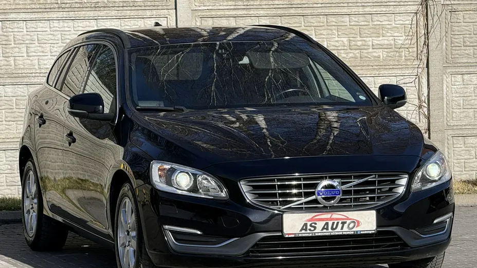 VOLVO V60 -