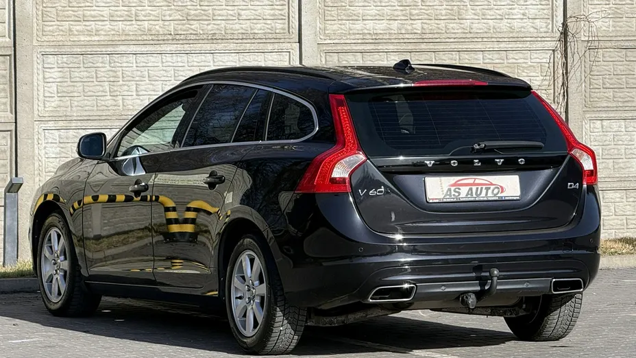 VOLVO V60 -