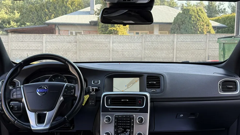 VOLVO V60 -