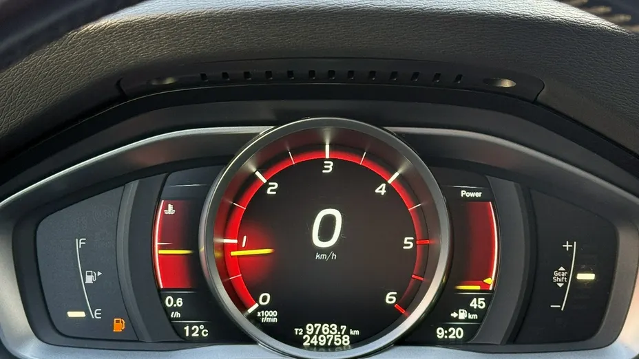 VOLVO V60 -