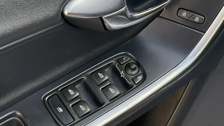 VOLVO V60 -