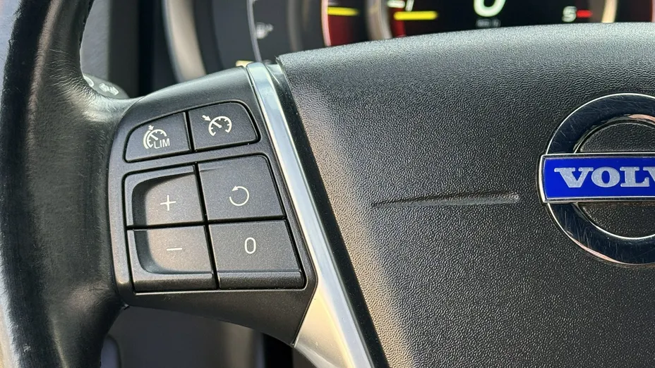 VOLVO V60 -