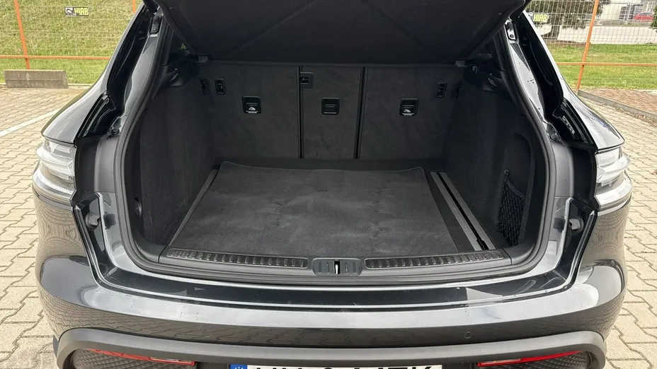 PORSCHE Macan -