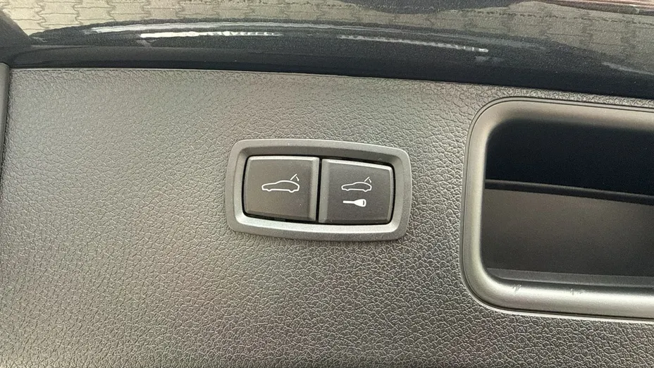 PORSCHE Macan -