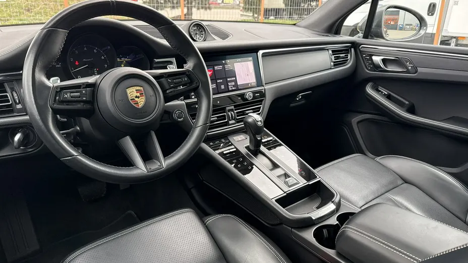 PORSCHE Macan -