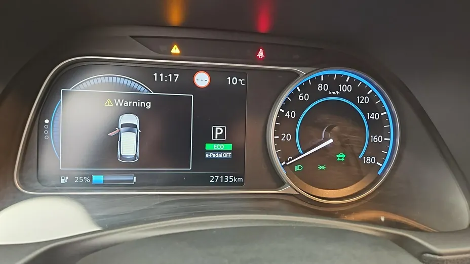 NISSAN Leaf -