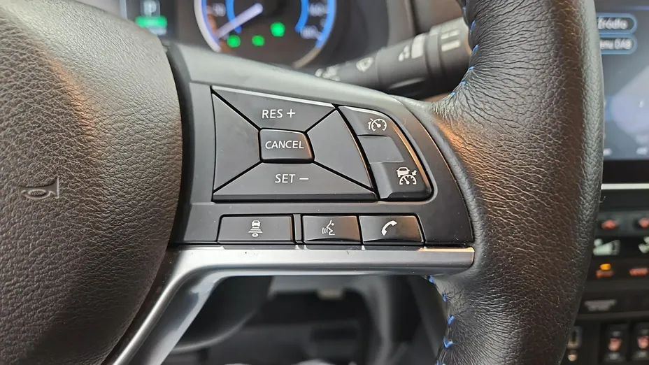 NISSAN Leaf -