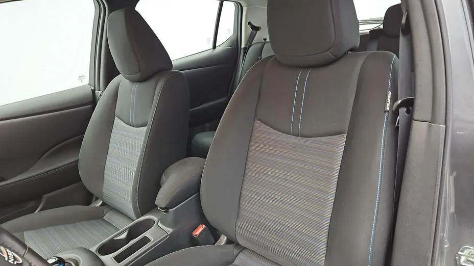 NISSAN Leaf -