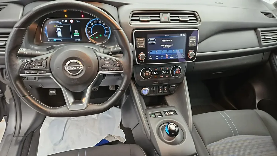 NISSAN Leaf -
