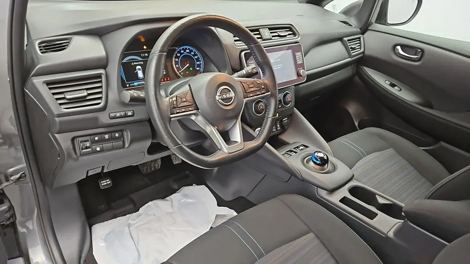 NISSAN Leaf -
