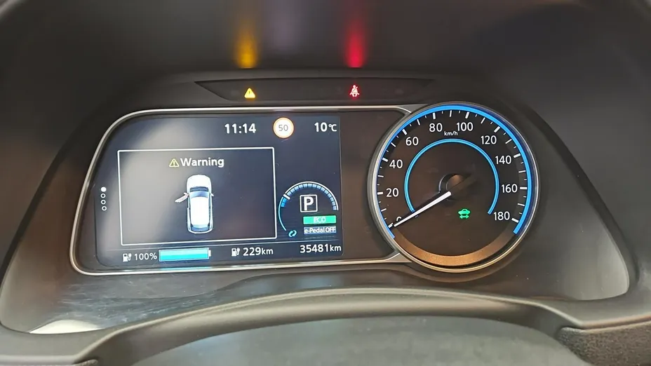 NISSAN Leaf -