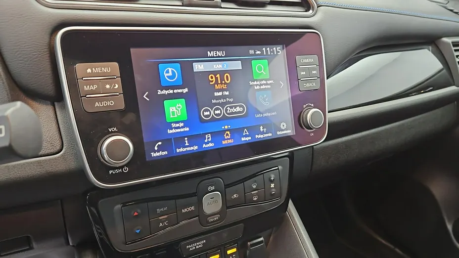 NISSAN Leaf -