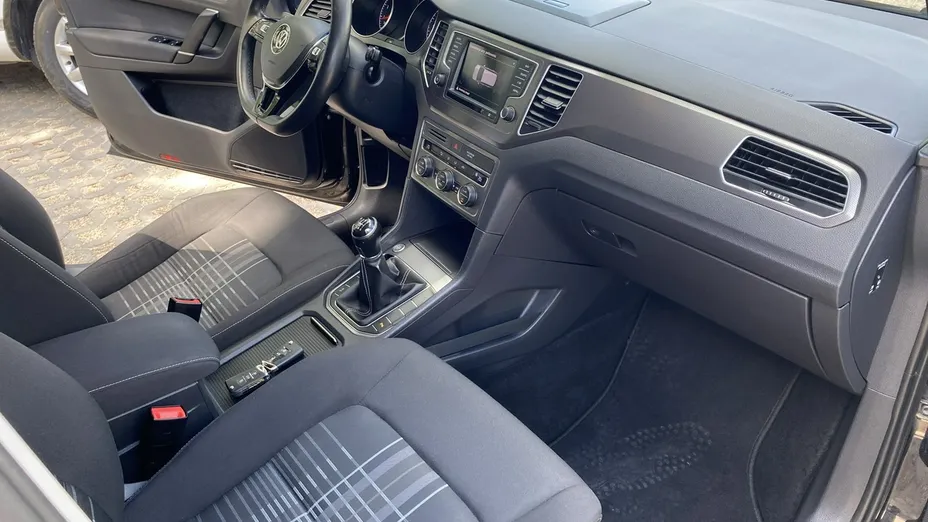 VOLKSWAGEN Golf Sportsvan -