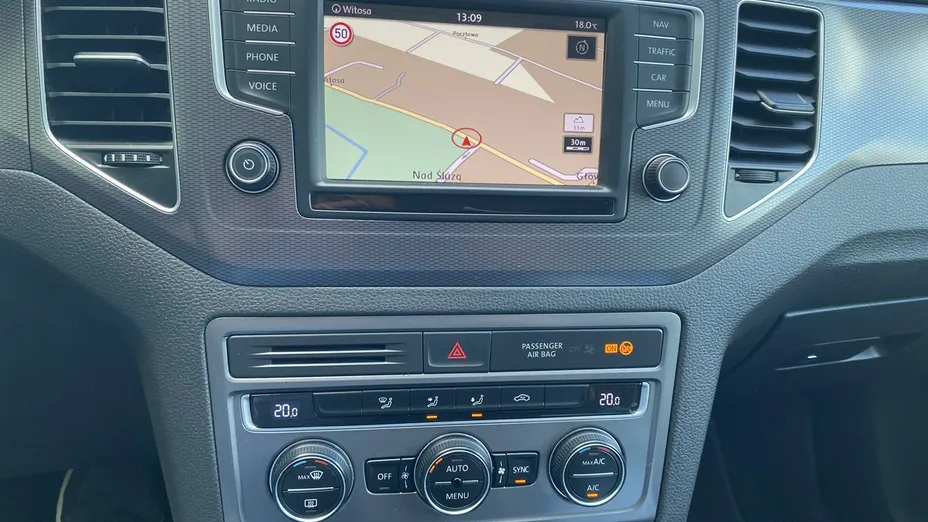 VOLKSWAGEN Golf Sportsvan -
