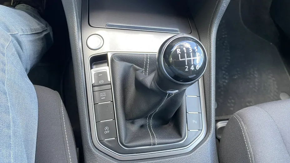 VOLKSWAGEN Golf Sportsvan -
