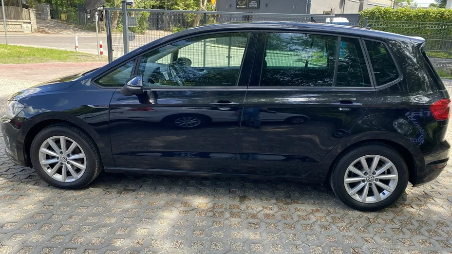 VOLKSWAGEN Golf Sportsvan -