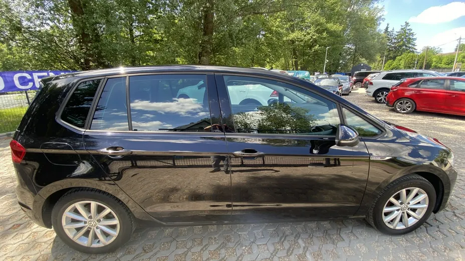 VOLKSWAGEN Golf Sportsvan -