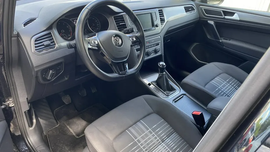 VOLKSWAGEN Golf Sportsvan -