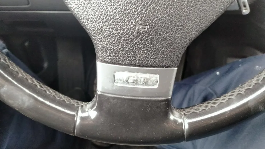 VOLKSWAGEN Golf -