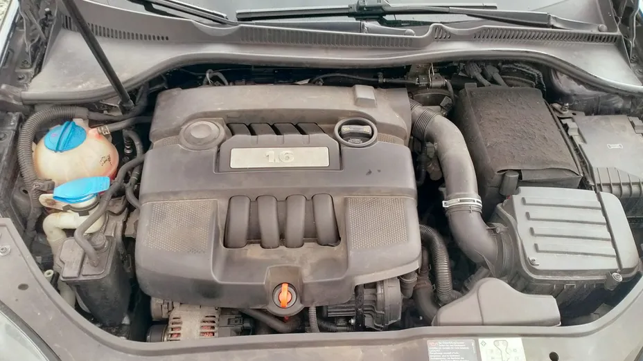VOLKSWAGEN Golf -