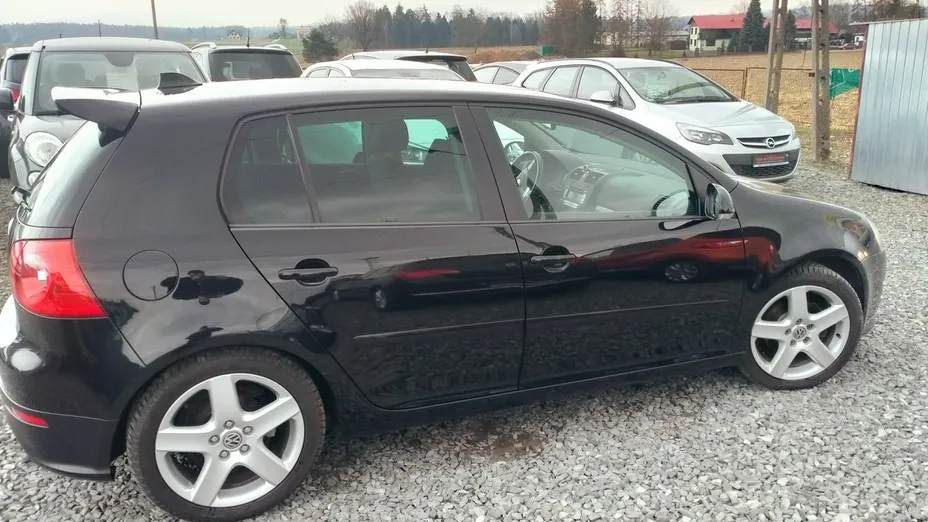 VOLKSWAGEN Golf -