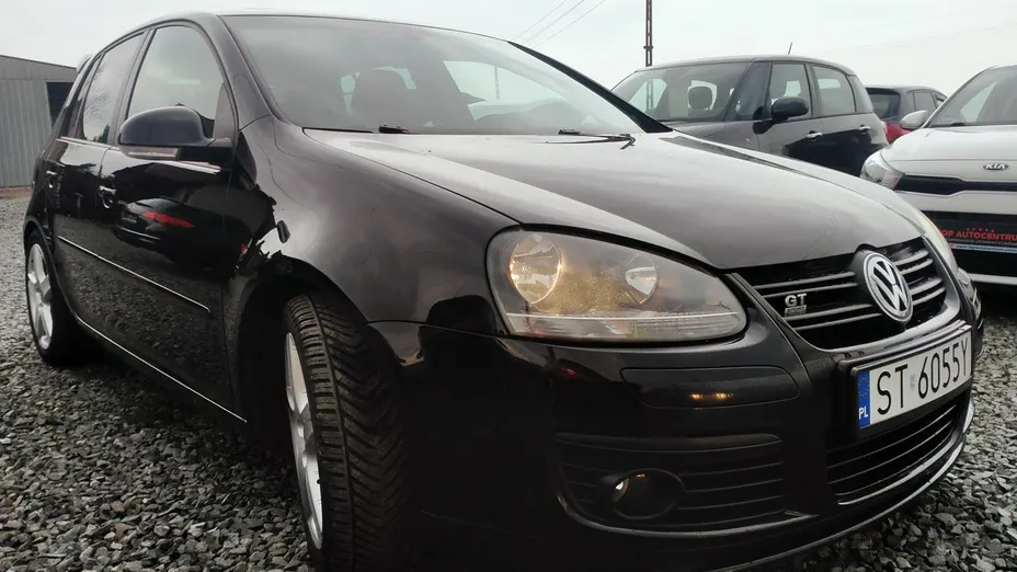 VOLKSWAGEN Golf -
