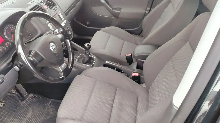 VOLKSWAGEN Golf -