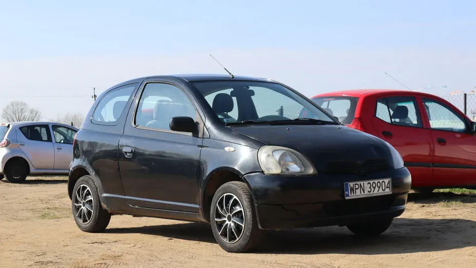 TOYOTA Yaris -