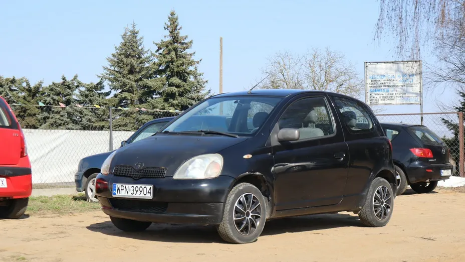 TOYOTA Yaris -