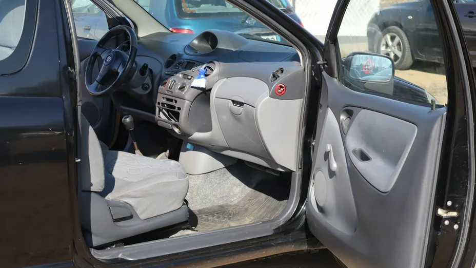 TOYOTA Yaris -