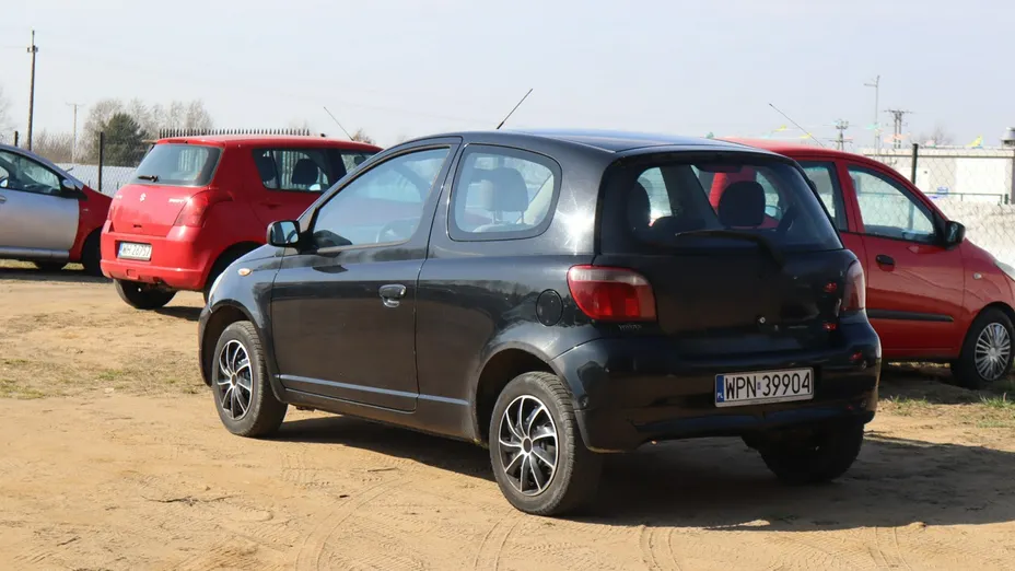 TOYOTA Yaris -