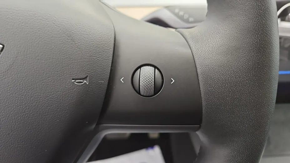 TESLA Model Y -