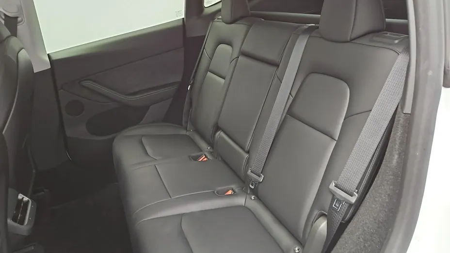 TESLA Model Y -