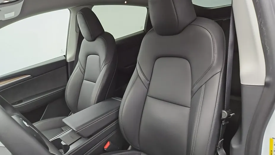 TESLA Model Y -