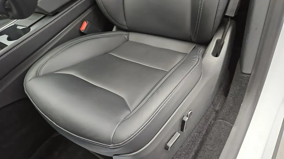 TESLA Model Y -