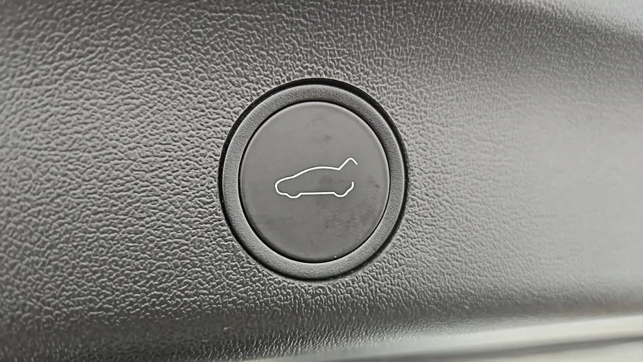 TESLA Model Y -