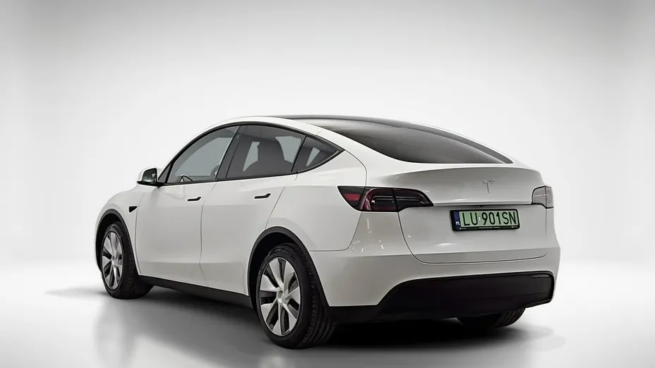 TESLA Model Y -