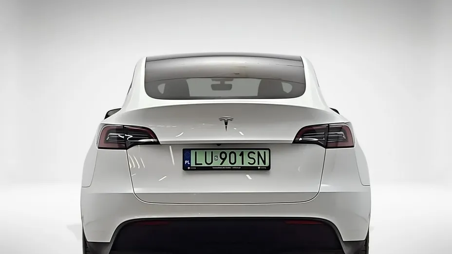TESLA Model Y -