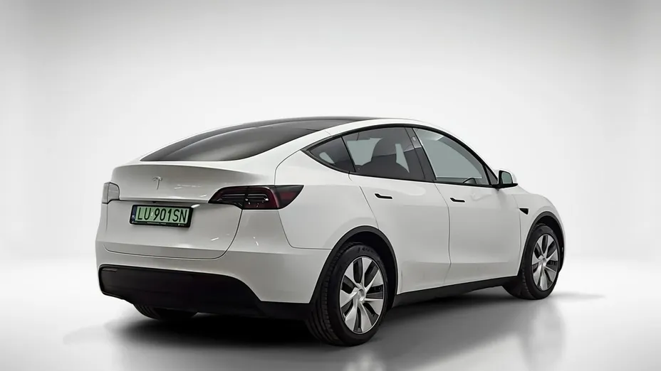 TESLA Model Y -