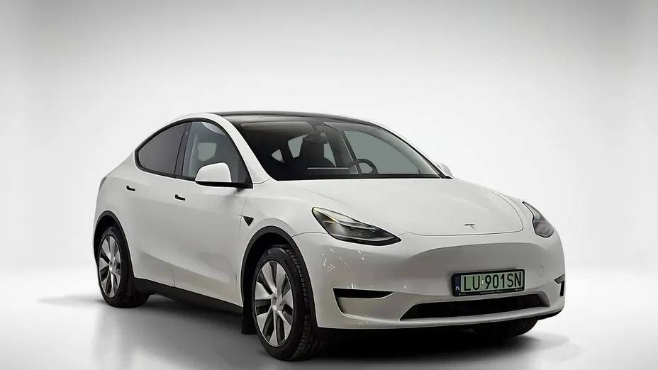 TESLA Model Y -