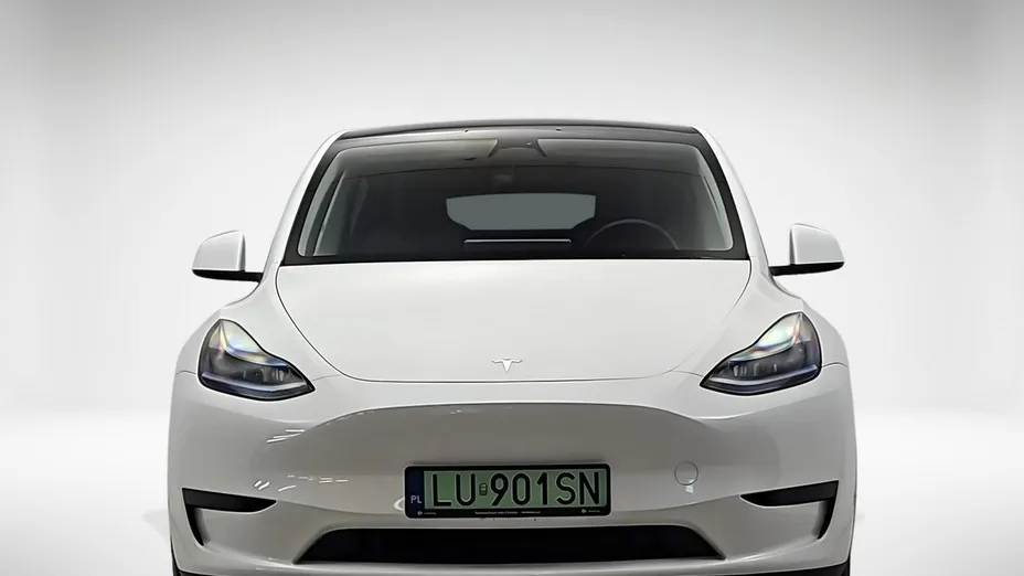 TESLA Model Y -